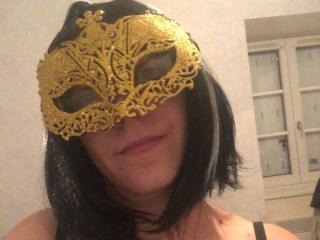 Webcam model BlondinetteAnn from XloveCam