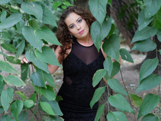 AlissaLust - Webcam live hot avec cette Resplendissante créature de rêve bien roulée châtain  