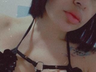 JakelineKitty模特的性感个人头像，邀请您观看热辣劲爆的实时摄像表演！